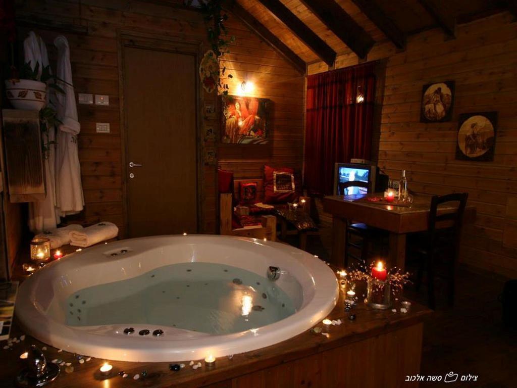 Ha'Bait Ba'Kfar Guesthouse Bruchim Qela' Alon Kamer foto