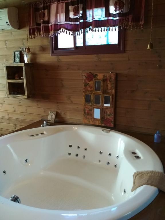 Ha'Bait Ba'Kfar Guesthouse Bruchim Qela' Alon Buitenkant foto